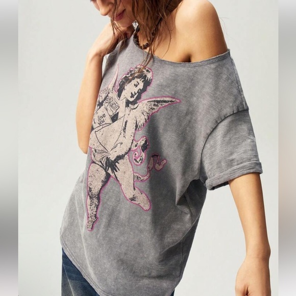 Gray Graphic Tee with Angel Print, oversized, boho vintage vibes size small - Picture 4 of 4
